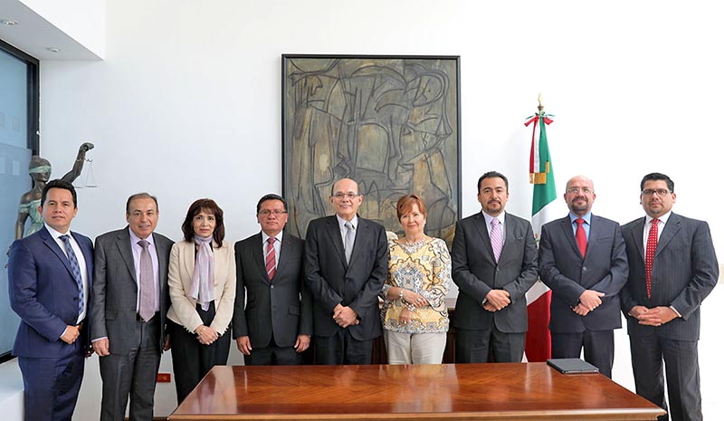 Participaron en la reunión magistrados de las Salas Penales y del Tribunal Especializado de Justicia para Adolescentes, presididos por Armando Ávalos ■ FOTO: LA JORNADA ZACATECAS