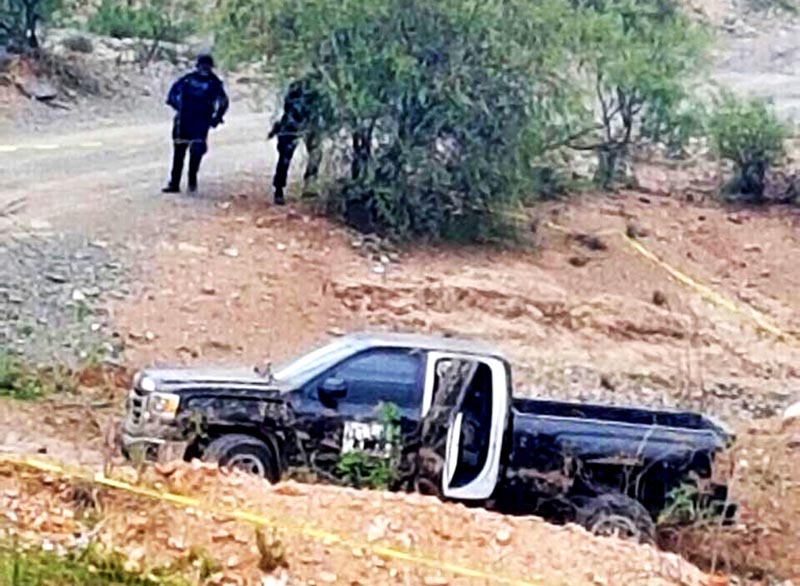 Agentes de la PEP encontraron la camioneta en el camino de terracería que conduce de San Juan de Carboneros a Pastoría y Sauceda de Mulatos n foto: la jornada zacatecas