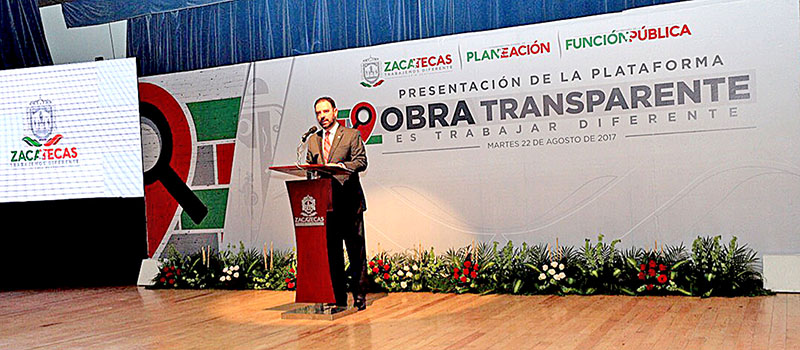 El mandatario Alejandro Tello, durante el acto oficial en que presentó la plataforma digital n foto: la jornada zacatecas