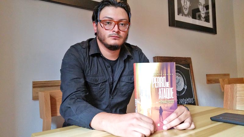 Darío Zalapa presentó su novela Perro de ataque n foto: rafael de santiago