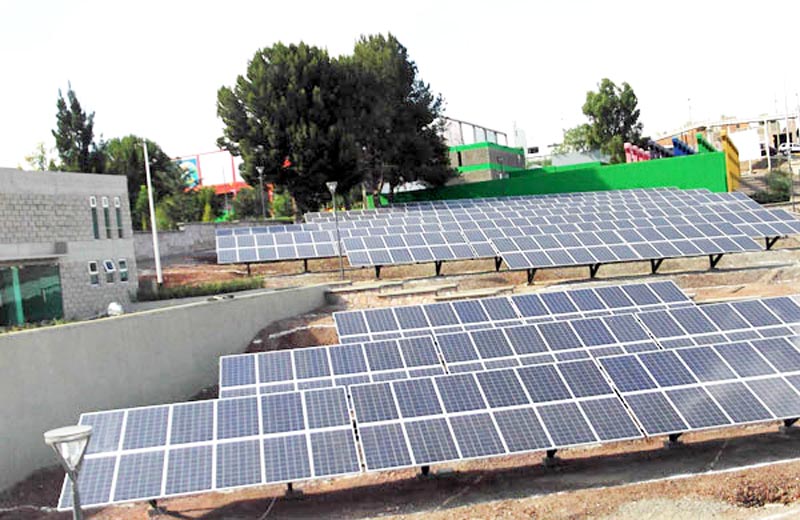 En el Cozcyt consiguieron que la mitad del costo de los paneles solares que están en sus instalaciones los absorbiera el Fondo Mundial para el Medio Ambiente ■ FOTO: LA JORNADA ZACATECAS