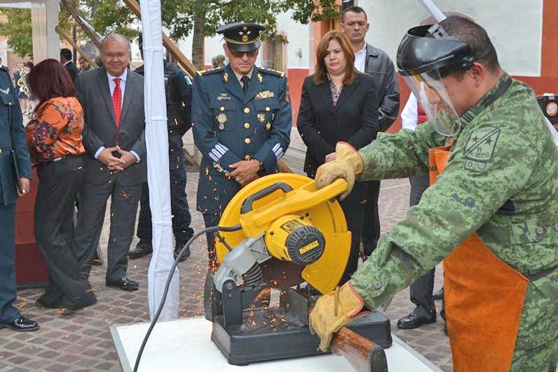 Este lunes las autoridades estatales y la Secretaría de la Defensa Nacional iniciaron una campaña intensiva de canje de armas ■ FOTO: LA JORNADA ZACATECAS