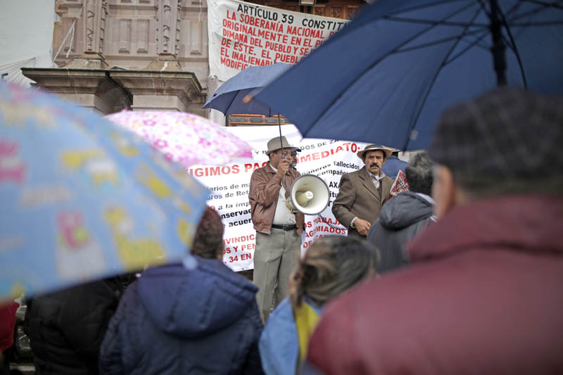 Manifestantes acudieron al Congreso del estado para exigir a diputados que se resuelva la problemática ■ FOTO: ANDRÉS SÁNCHEZ