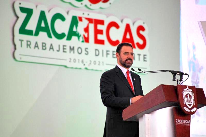 El gobernador Alejandro Tello durante la rendición de su Primer Informe ■ FOTO: LA JORNADA ZACATECAS