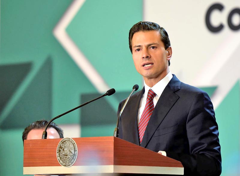 El presidente de la República, Enrique Peña Nieto, se reunió con la élite económica del país ■ FOTO: LA JORNADA