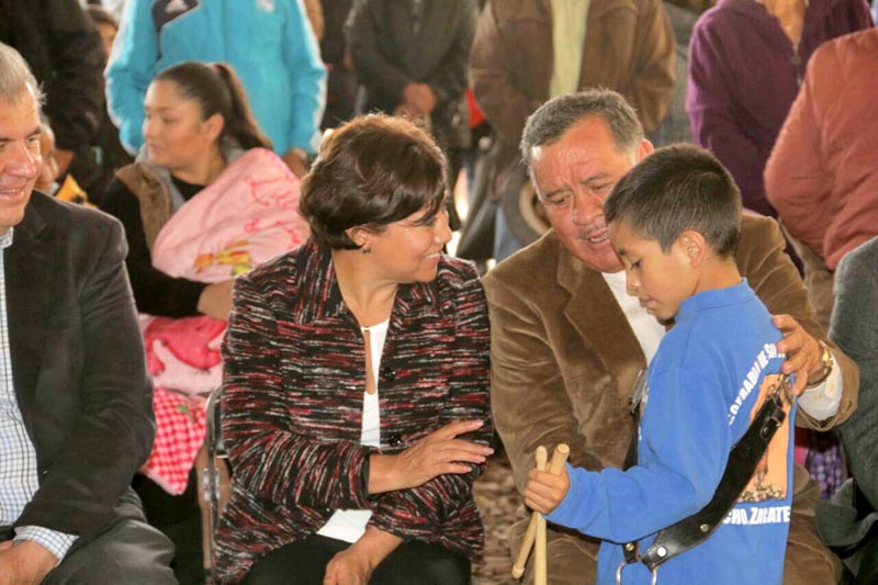 La alcaldesa convivió con los ciudadanos ■ FOTO: LA JORNADA ZACATECAS