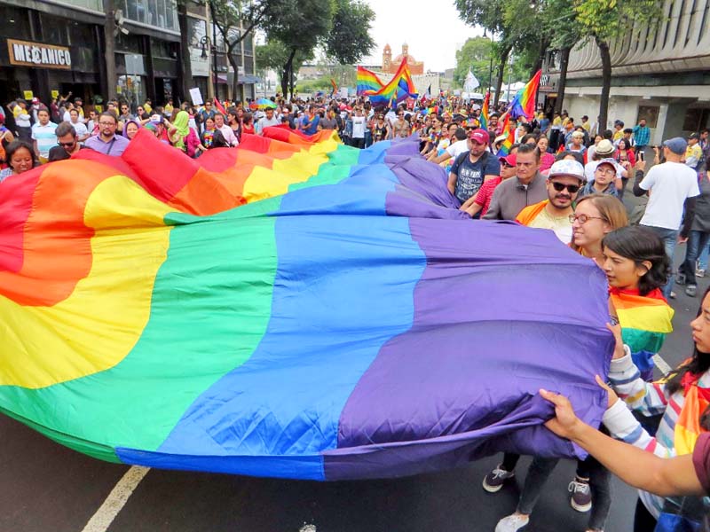 CIUDAD DE MÉXICO. En América Latina subsiste una alarmante situación de violencia y de discriminación en perjuicio de las personas Lésbico, Gay, Bisexual, Transgénero e Intersexual (LGBTI) por razones fundadas en orientación sexual, identidad de género, manifestaciones o expresiones de ésta, afirmó Francisco Eguiguren Praeli, presidente de la Comisión Interamericana de los Derechos Humanos (CIDH). Presentó el informe Violencia contra personas LGBTI, publicado en 2015 n FOTO: la jornada
