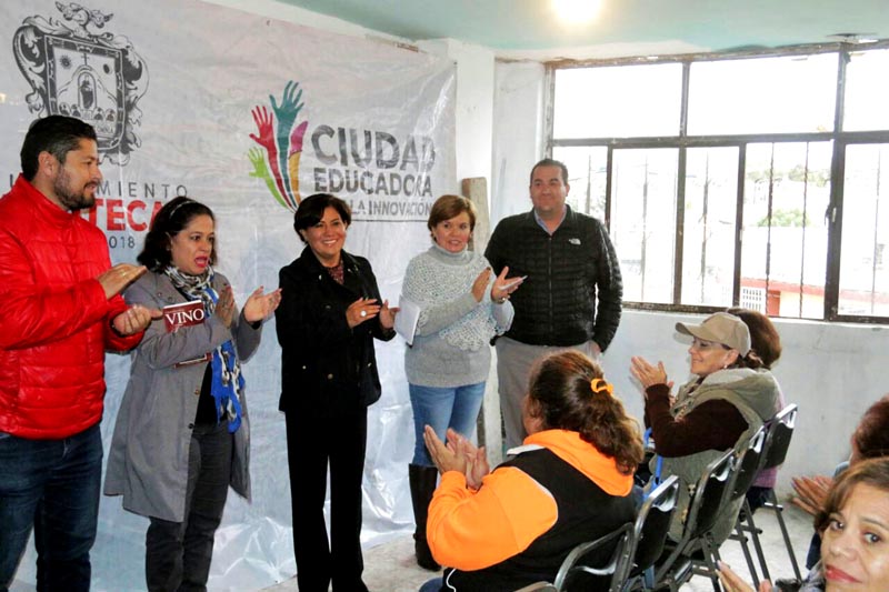 Al centro, la presidenta municipal de Zacatecas, tras anunciar el inicio del proyecto ■ FOTO: LA JORNADA ZACATECAS