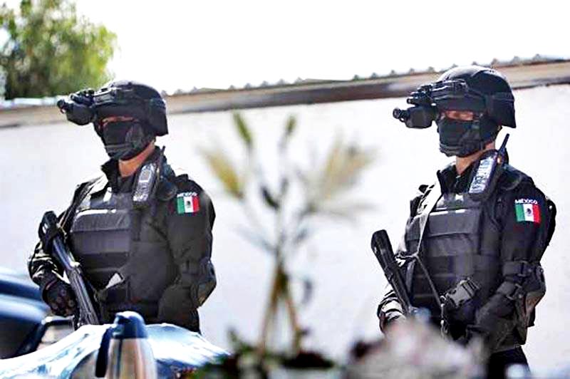 Policías preventivos acordonaron el sitio del hallazgo ■ FOTO: LA JORNADA ZACATECAS