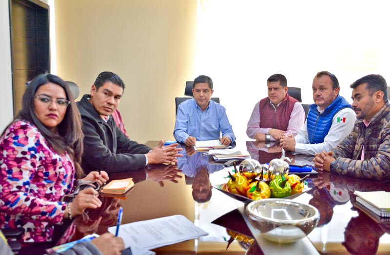 Reunión entre autoridades del ayuntamiento y el sindicato n foto: la jornada zacatecas