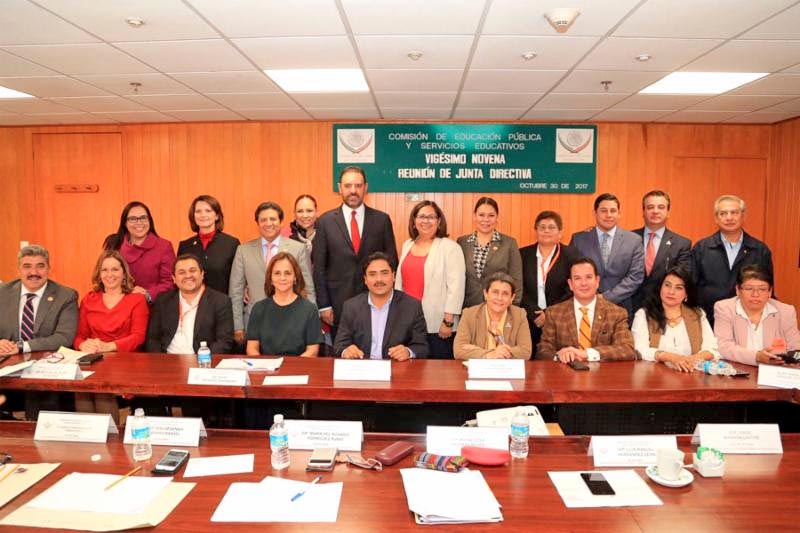 El gobernador y el Rector se reunieron este lunes con el pleno de la Comisión de Educación de la Cámara de Diputados n foto: la jornada zacatecas