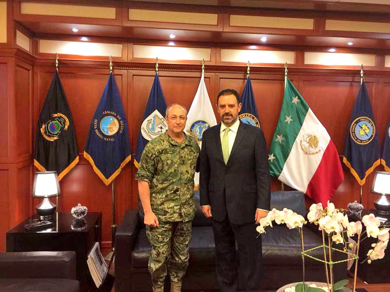 Alejandro Tello se reunió con el secretario de Marina, Almirante Vidal Francisco Soberón ■ FOTO: LA JORNADA ZACATECAS