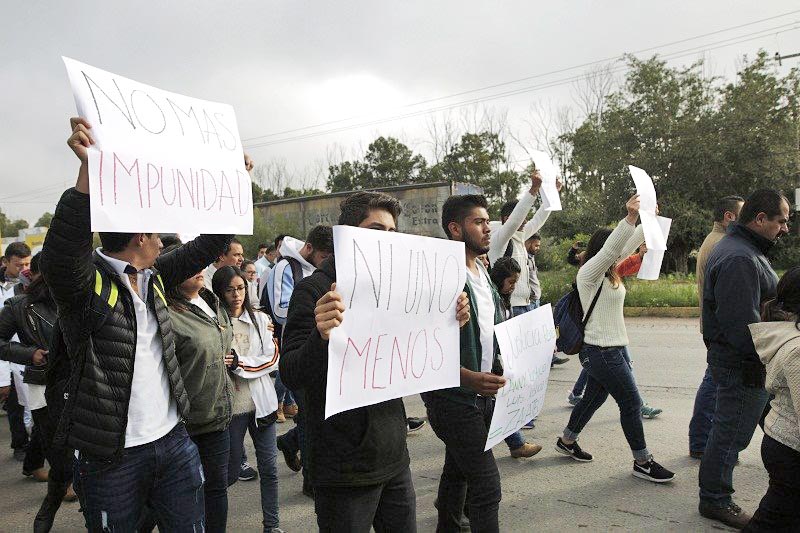 El 11 de septiembre, alumnos de la UAZ marcharon de la capital a Calera para exigir el esclarecimiento del asesinato de dos alumnos de la Unidad Académica de Medicina Veterinaria y Zootecnia (UAMVZ), ocurrido el 8 de septiembre n foto: andrés sánchez
