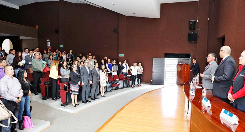 El magistrado Armando Ávalos Arellano, presidente del Tribunal Superior de Justicia del Estado de Zacatecas, durante la inauguración de los cursos ■ FOTO: LA JORNADA ZACATECAS