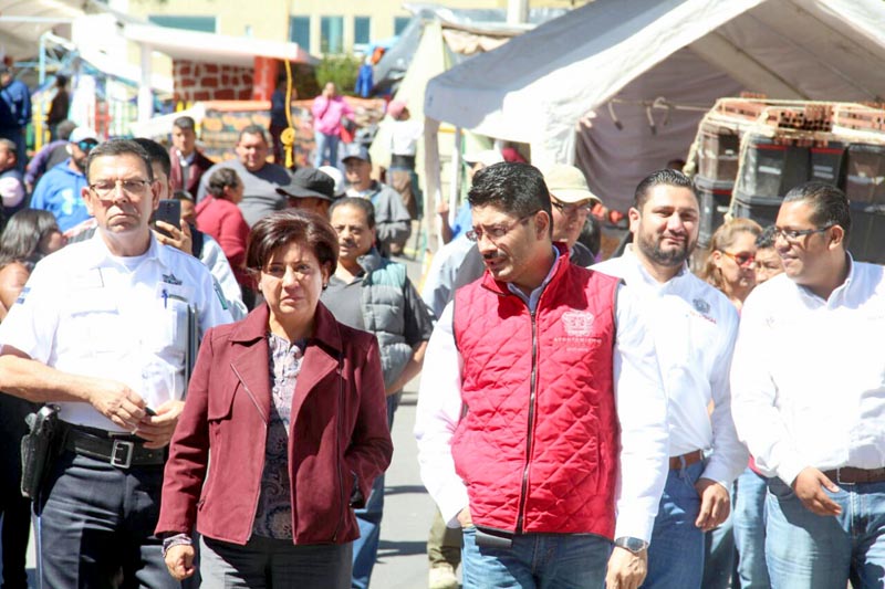 La alcaldesa de la capital recorrió los puntos de venta n foto: la jornada zacatecas