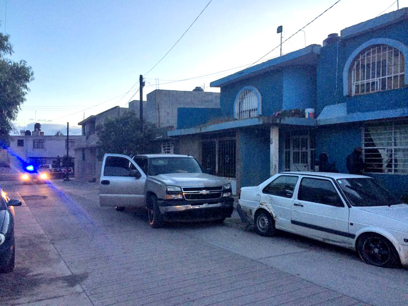 En Guadalupe, tras persecución, la Metropol aseguró una camioneta Chevrolet Silverado ■ FOTO: LA JORNADA ZACATECAS