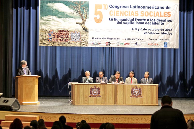 Luis Arizmendi, académico de la UNAM, participó en la inauguración del Quinto Congreso Latinoamericano de Ciencias Sociales “La humanidad frente a los desafíos del capitalismo decadente” n foto: andrés sánchez