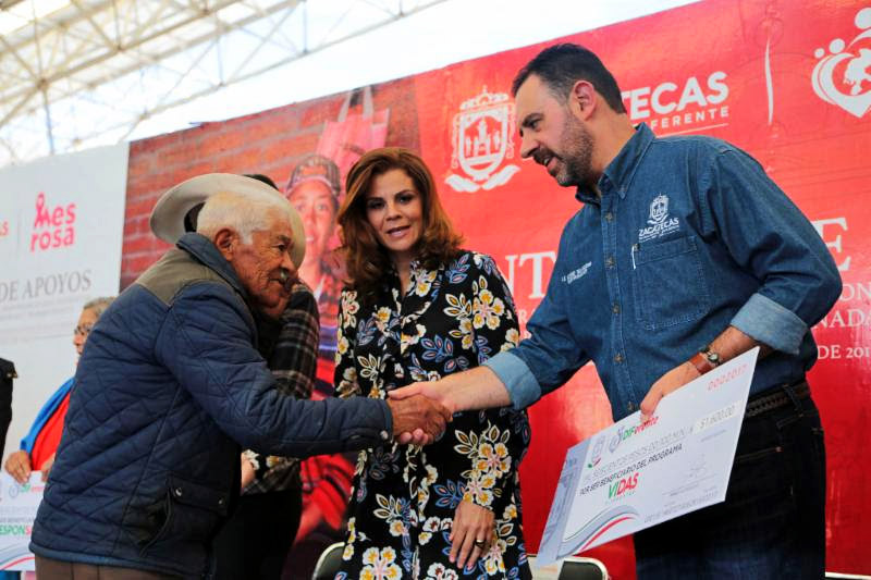 El gobernador entregó distintos apoyos por un monto de casi 3 millones de pesos n foto: la jornada zacatecas