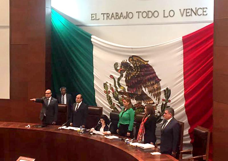 El procurador explicó el procedimiento de las investigaciones en su comparecencia ante los diputados locales de la 62 Legislatura de Zacatecas ■ FOTO: LA JORNADA ZACATECAS