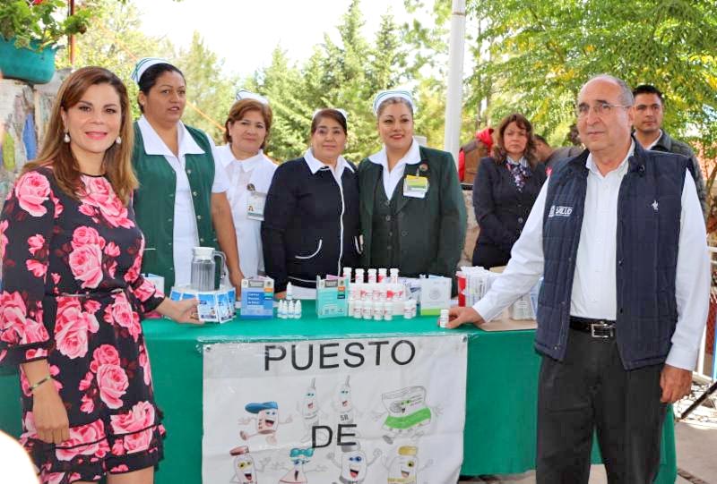 Presidieron el acto Cristina Rodríguez, presidenta honorífica del SEDIF y Gilberto Breña, secretario de Salud ■ FOTO: LA JORNADA ZACATECAS