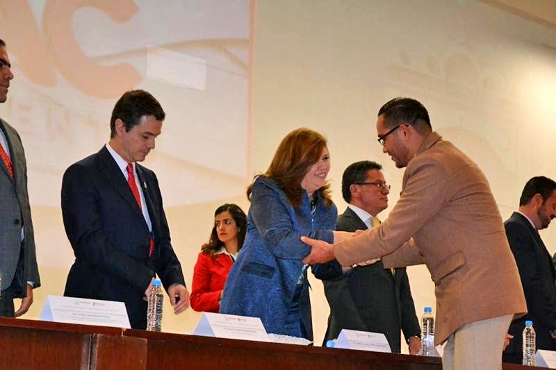 Entregaron reconocimientos a 114 trabajadores, en el marco del Día del Servidor Público y 31 aniversario del Issstezac n foto: la jornada zacatecas