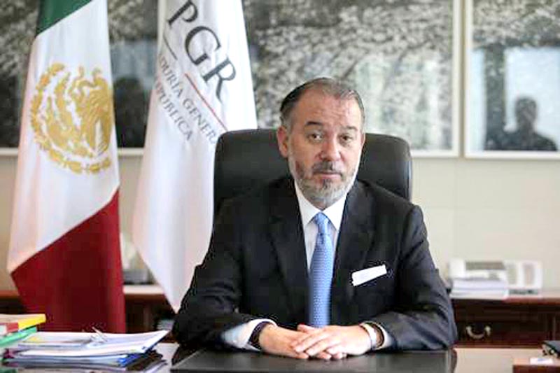 El 16 de octubre, Raúl Cervantes renunció a la titularidad de la PGR ■ FOTO: LA JORNADA