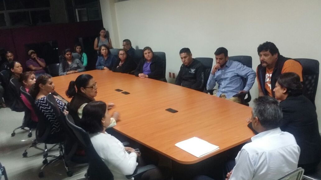 Reunión de comerciantes y vecinos con la presidenta municipal de Zacatecas ■ FOTOS: ANDRÉS SÁNCHEZ Y LA JORNADA ZACATECAS