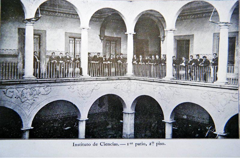 Patio del Instituto de Ciencias, finales del siglo 19