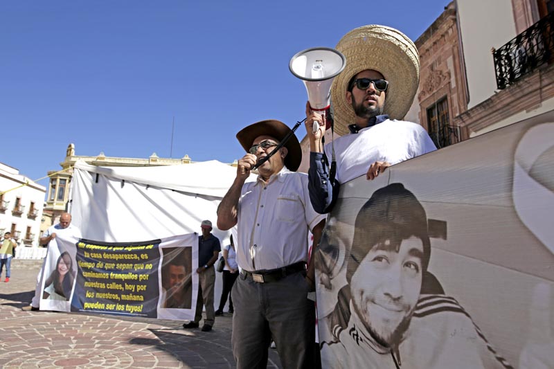 Este domingo en Plaza de Armas se manifestaron familiares de víctimas de la inseguridad, quienes exigen justicia ■ FOTOS: ANDRÉS SÁNCHEZ