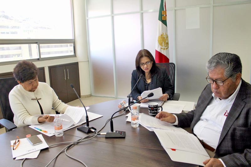 Comisionados en sesión ordinaria de Pleno del Izai n foto: la jornada zacatecas