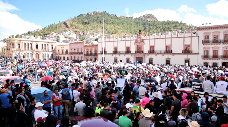 La marcha culminó en Plaza de Armas n foto: la jornada zacatecas