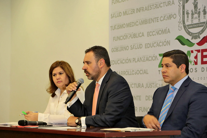 Este martes el gobernador Alejandro Tello ofreció una conferencia de prensa acompañado por los secretarios de Gobierno y Finanzas, Fabiola Torres y Jorge Miranda, respectivamente n foto: la jornada zacatecas
