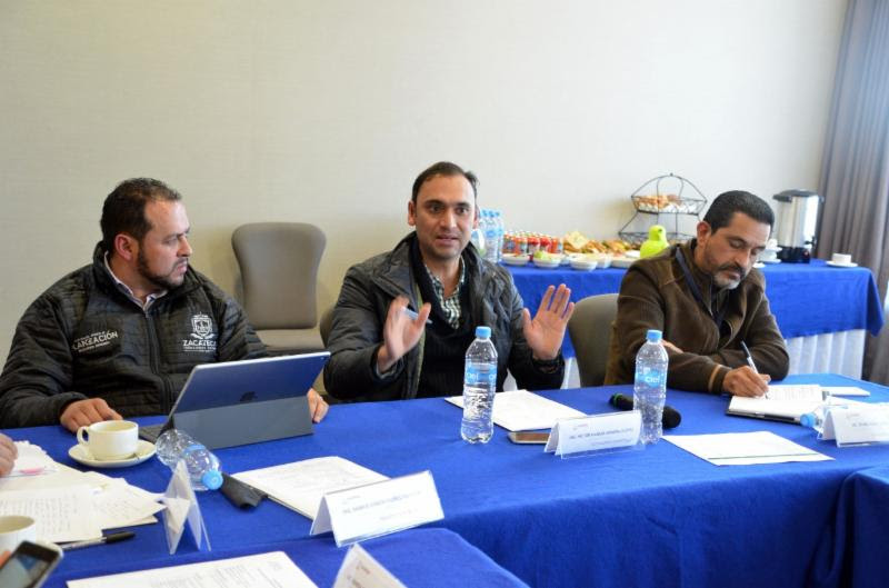 Funcionarios durante la segunda sesión ordinaria del Comité Ciudadano de Monitoreo de Indicadores de Desarrollo n foto: la jornada zacatecas