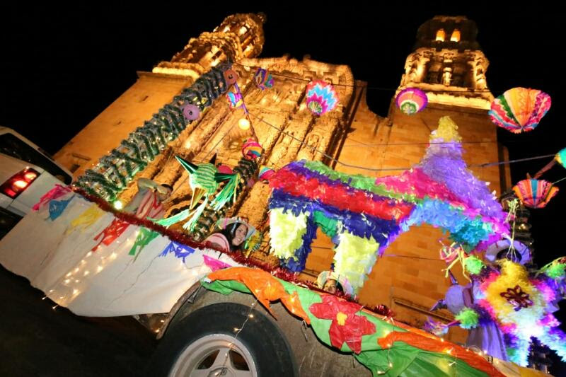 Los carros decorados buscaban resaltar costumbres y tradiciones n foto: la jornada zacatecas