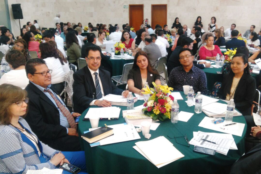 Los participantes organizaron mesas de trabajo para debatir n foto: la jornada zacatecas