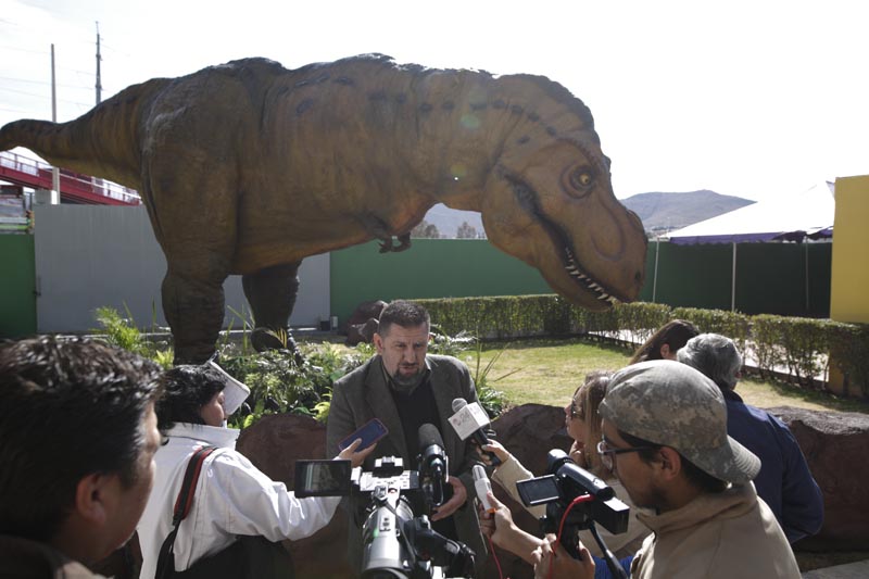 Rubén Guzmán Gutiérrez, del Museo del Desierto de Coahuila, estuvo en Zacatecas el 19 de diciembre para la apertura de la exposición Dinosaurios hoy, que se exhibe en el Zig-Zag n foto: andrés sánchez