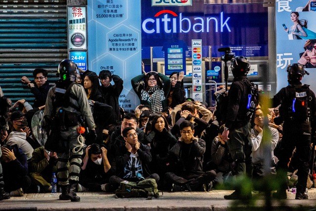 Protesta de Año Nuevo termina con unos 400 detenidos en Hong Kong
