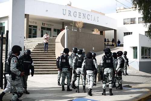La Guardia Nacional resguardó los hospitales donde se vacunó al personal médico ■ foto: Andrés Sánchez