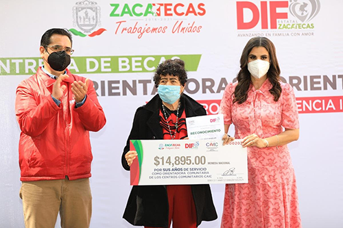 Entrega Sistema DIF Estatal estímulos a orientadoras y orientadores comunitarios