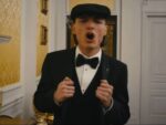 PP en el video de Ella baila sola