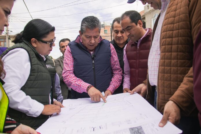 El mandatario estatal informó que se buscará realizar recarpeteo en calles. Foto: Cortesía