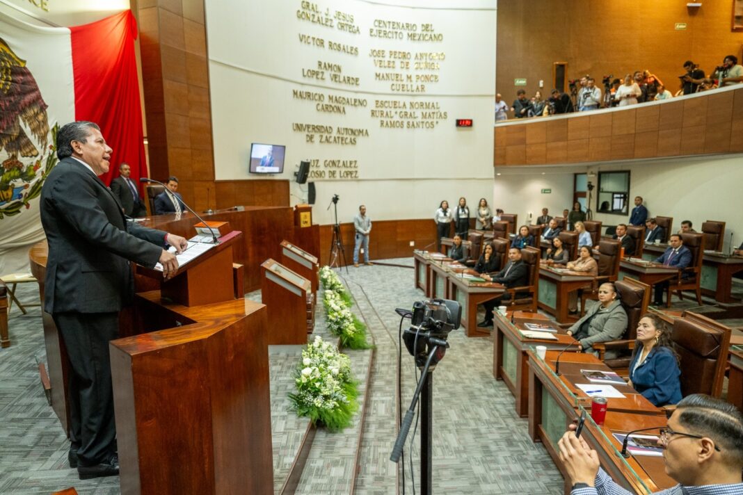 Reafirmó que el equilibrio entre los Poderes Ejecutivo, Legislativo y Judicial es fundamental para consolidar la democracia en el estado y en el país. Foto: Cortesía