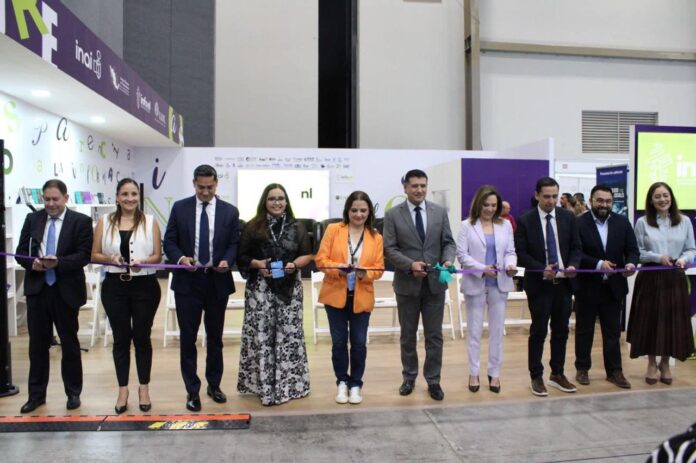 Este espacio estará fomentando los derechos que tutela el INAI hasta el 6 de octubre a través de 12 obras editoriales nuevas y actividades dirigidas a todo el público. Foto: Cortesía