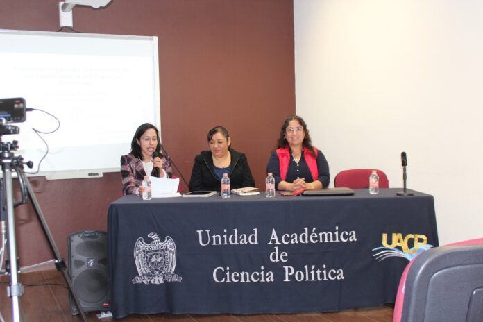 Dentro de estas actividades, también se impartió la conferencia “Contexto regional y trayectorias de las trabajadoras del hogar en Zacatecas”, a cargo de las investigadoras Zayra Morales e Irma Lorena Acosta Reveles. Foto: Cortesía