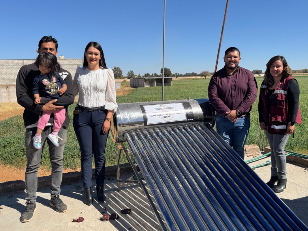 El calentador solar consta de 15 tubos, con una capacidad de 175 litros. Foto: Gobierno del Estado de Zacatecas