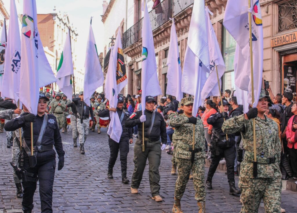Realizan el desfile cívico militar por el 114 aniversario de la ...