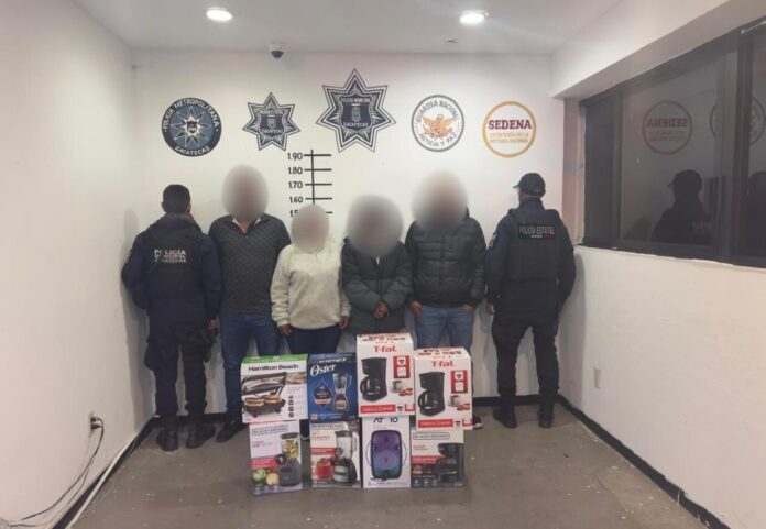 Los detenidos, originarios de Durango, Veracruz y Chihuahua, operaban mediante juegos de azar en tiendas departamentales y plazas públicas. Foto: Cortesía