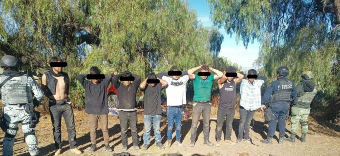 Se logró el aseguramiento de siete armas de fuego largas y dosis de probable droga. Foto: Gobierno del Estado de Zacatecas