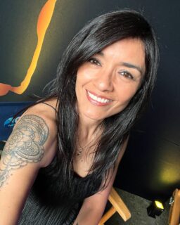 Olivia Luna, CEO de Ruido Blanco FM. Foto de sus muro de FB.