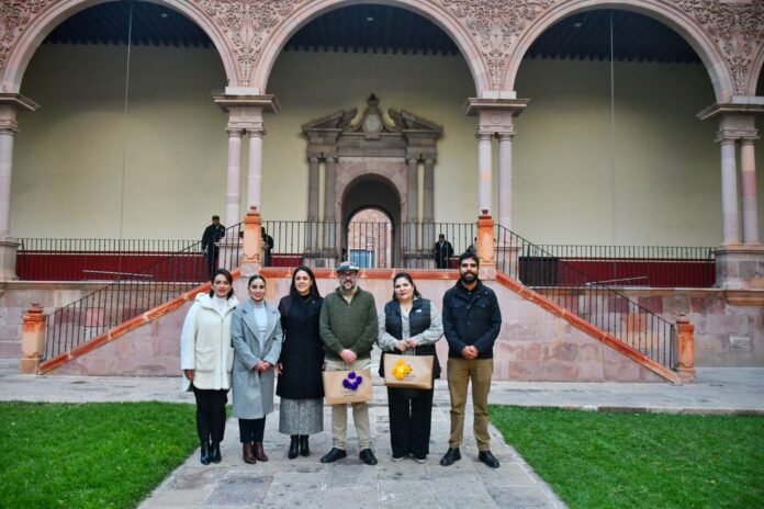 Rodrigo Borja Torres, Director General de Bibliotecas, visitó la entidad para abanderar la entrega de la colección Biblioteca Centenaria 2024 Paulo Freire a 221 bibliotecas de Zacatecas. Foto: Ayuntamiento de Guadalupe